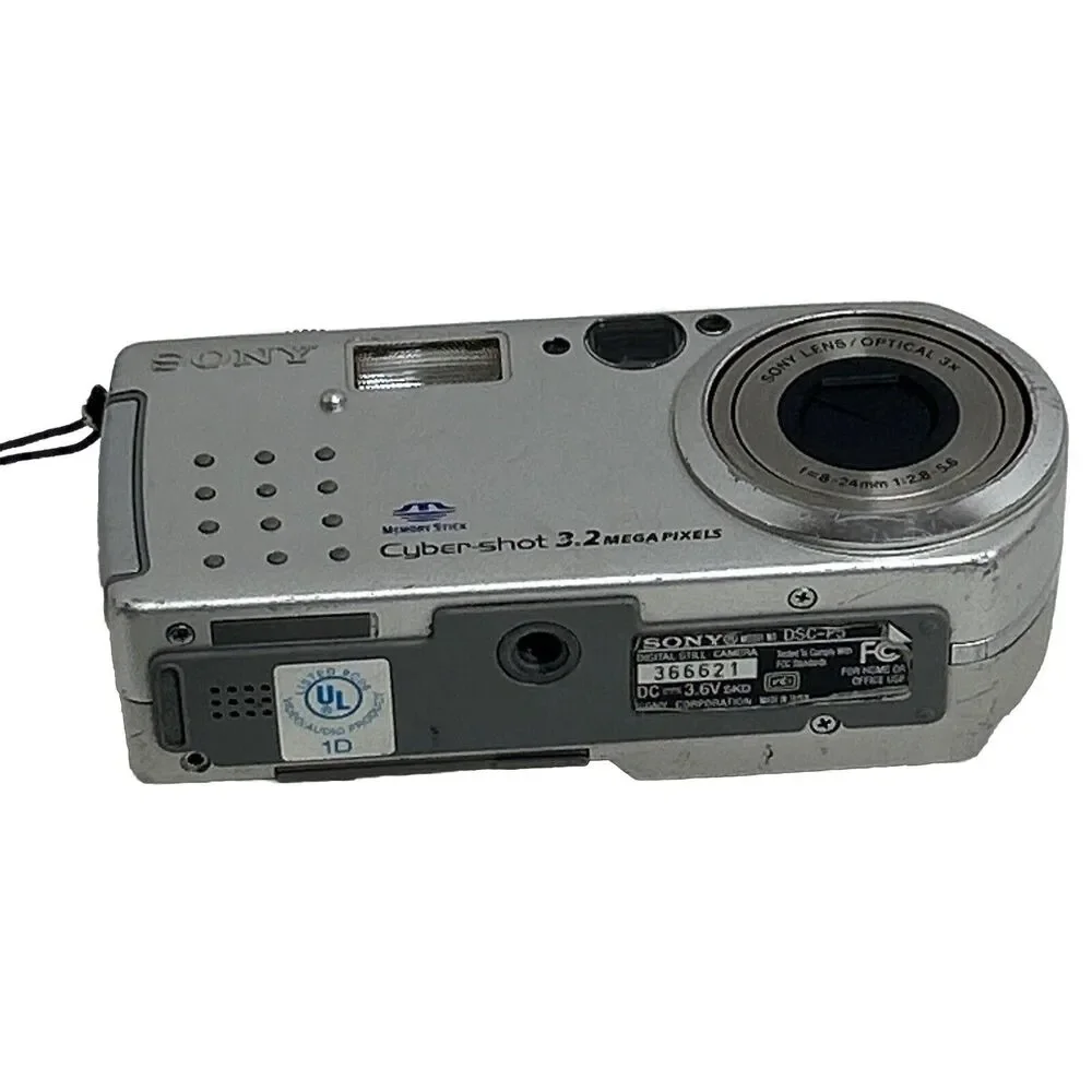 Sony Cyber-shot DSC-P5 3.2MP Digital Camera Silver With Battery no charger PARTS